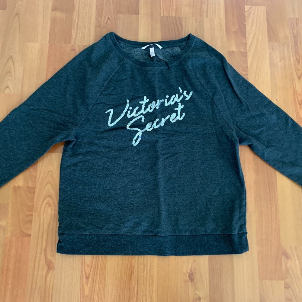 New without tag Victoria's Secret Grey Sequin Crew Neck Sweater Logo Size XS/TP
